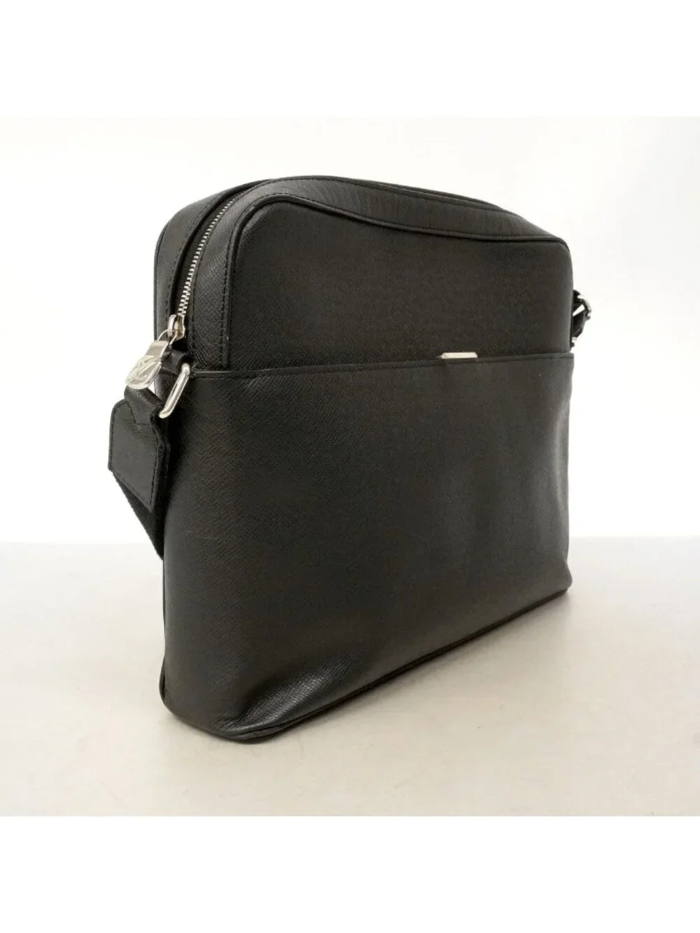 Louis Vuitton Shoulder Bag Taiga Anton Messenger MM Ardoise